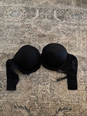 Victoria’s Secret lightly lined strapless bra 34D